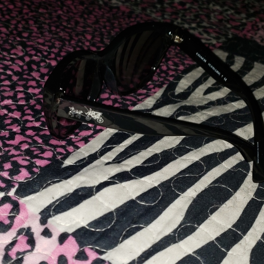 Sun glasses - Picture 2 of 3